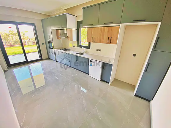 🌀gültaş Emlaktan Avcılarda Satılık 4+1 Yüzme Havuzlu Otoparklı Villa 2