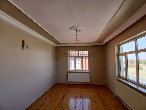 Akçay Emlak'tan Akşehir Tipi Mahallesinde Müstakil Tadında Doğalgazlı Kiralık 3+1 Daire 1