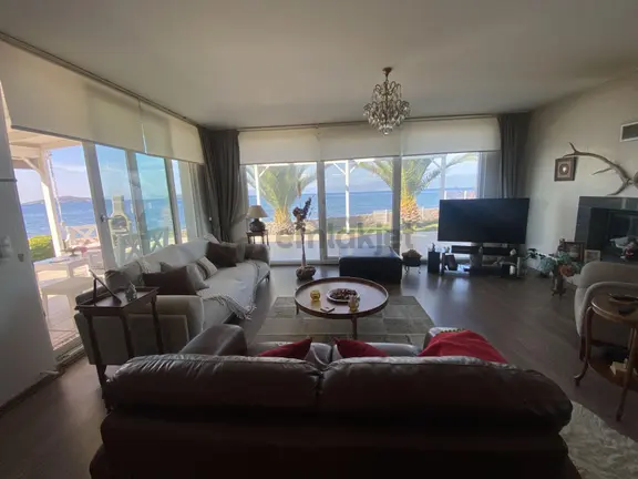 Balıkesir Ayvalık Ta Satılık Villa .denize Sıfır. 2
