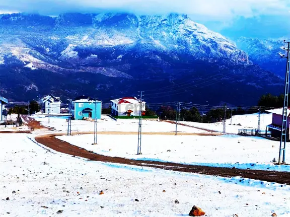 Kar Emlaktan Yenikonacık Bozkırlı Mevkiinde 400 M2 Satılık Arsa 1