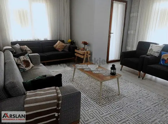 Kocaeli Körfez Hacıosman Mahallesinde Cadde Üzerinde 2+1 Geniş 2