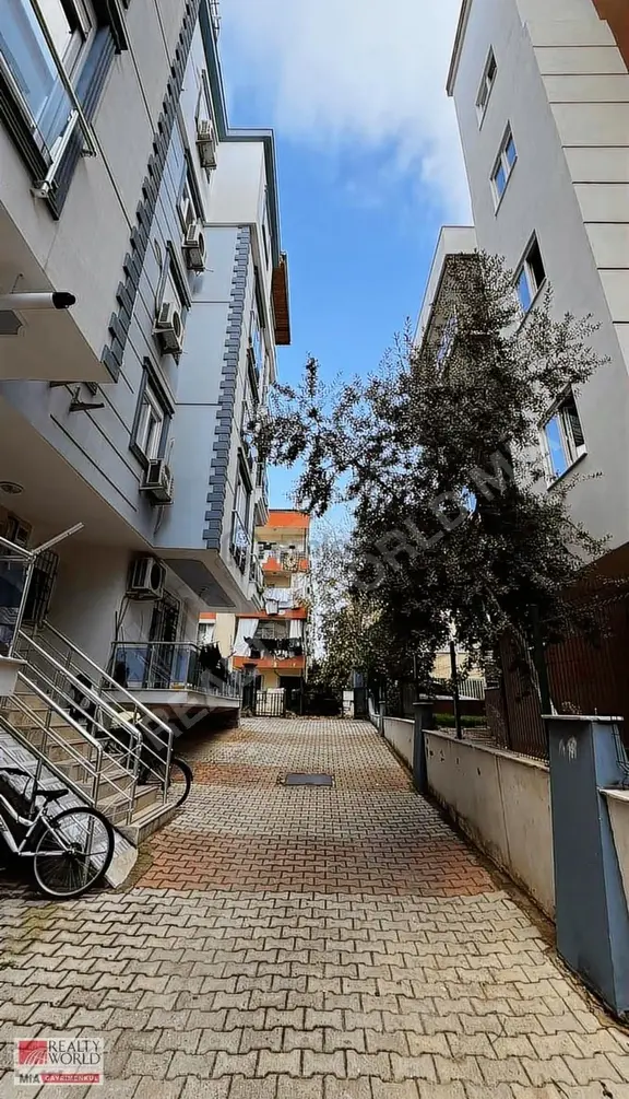 Yeşılyurt'ta Çatı Dubleksli , Teraslı , Geniş Ve Konforlu Daire 1
