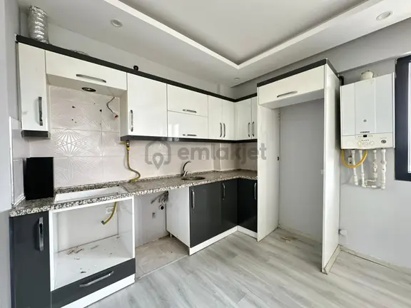 Muradiye Mahallesinde Site İçerisinde 2+1 Satılık Daire 2