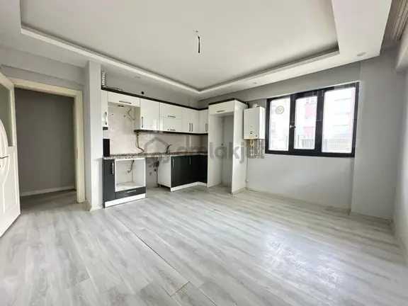 Muradiye Mahallesinde Site İçerisinde 2+1 Satılık Daire 1