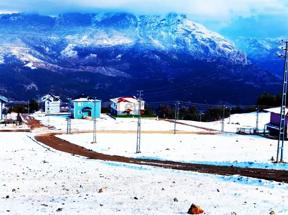 Kar Emlaktan Yenikonacık Bozkırlı Mevkiinde 400 M2 Satılık Arsa 1