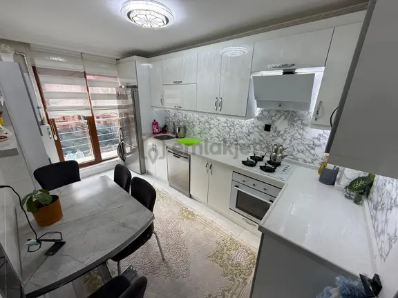 Ataparkta İskanlı Asansörlü Katta Fırsat Daire 1