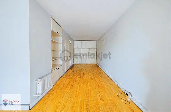 Remax Şirvan'dan Şişli'de Ana Cadde Üzerinde Satılık 3+1 Ofis 2
