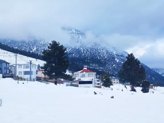 Kar Emlaktan Yenikonacık Bozkırlı Mevkiinde 400 M2 Satılık Arsa 1