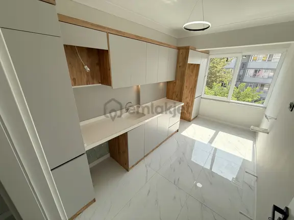 🔴🔴 Güç Gayrimenkul'den Akçay'da Ön Cephe Ara Kat İçi Full Yapılı Lüx Satılık 2+1 Daire 1