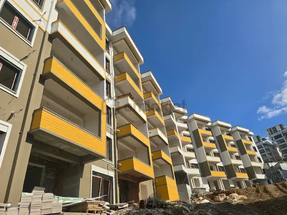 Değirmenderede Doğalgazlı Asansörlü Otoparklı Havuzlu Panjurlu Yerden Isıtmalı 1+1 2+1 Daireler 1