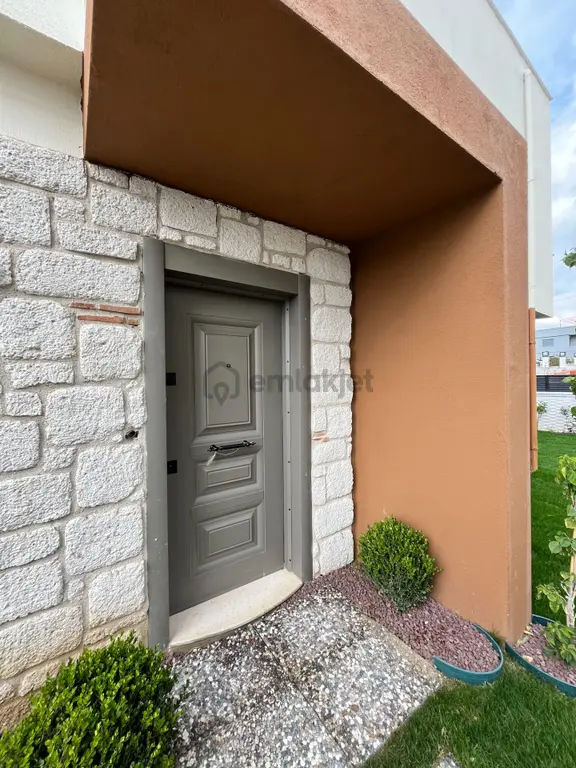Veri'den Müstakil Bahçeli,doğalgazlı,konforlu Sıfır Villa! 2