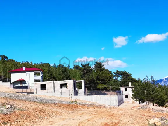 Kar Emlaktan Yenikonacık Efes Sitesi Üzerinde 400 M2 Satılık Arsa 1