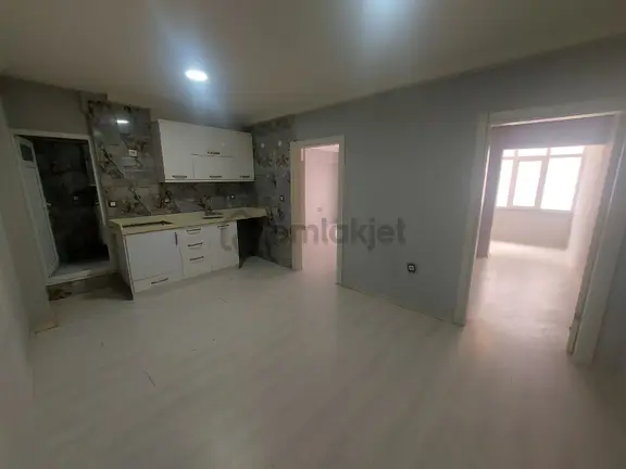Merkezde Dr'lar Sitesinde 2+1 Yenilenmiş Ofis 1