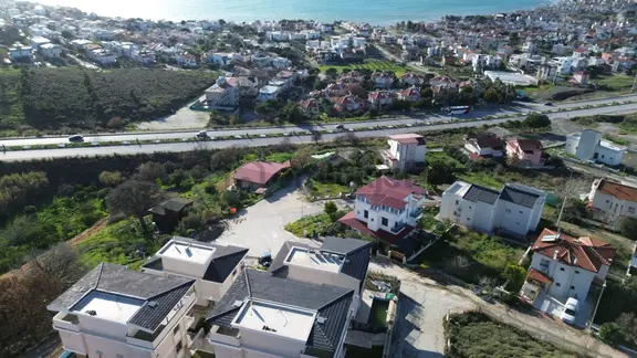 Seferihisar Akarca’da Deniz Manzaralı, Havuzlu Sitede Sıfır 3+1 Villalar 1