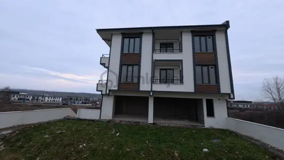 Sakarya Karasu'da Ana Yola Yakın Geniş M2li Asensörlü 2+1 Satılık Daire 1