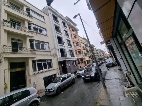 Şişli Hanımefendi Sokak Başında Satılık 5 Katlı Bina 1