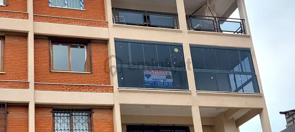 Kuşadası Marinada Asansörlü 165 M2 3+1 Arakat Daire 2