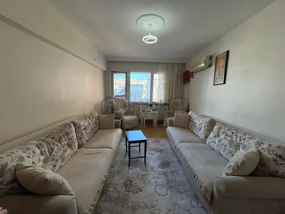 Kazımdirik Mahallesinde 3+1 Kapalı Mutfak Yenilenmiş Daire 1