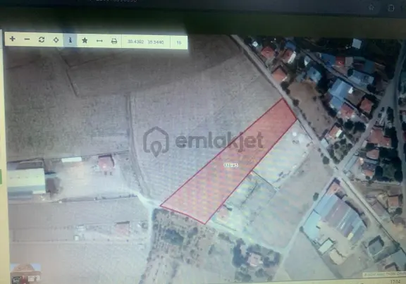 Develi Çomaklı Köy İçinde Ana Yol Kenarı Arazi 1