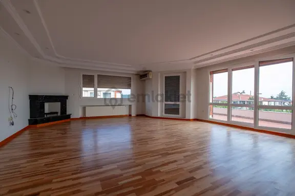 Dağıstan Gayrimenkulden Deniz Ve Orman Manzaralı 6+2 480 M2 2