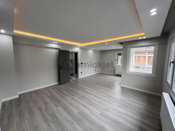Kaçmaz'dan Galipbey Caddesi Üzerinde Katta Tek Lüx Dekorlu 2+1 2