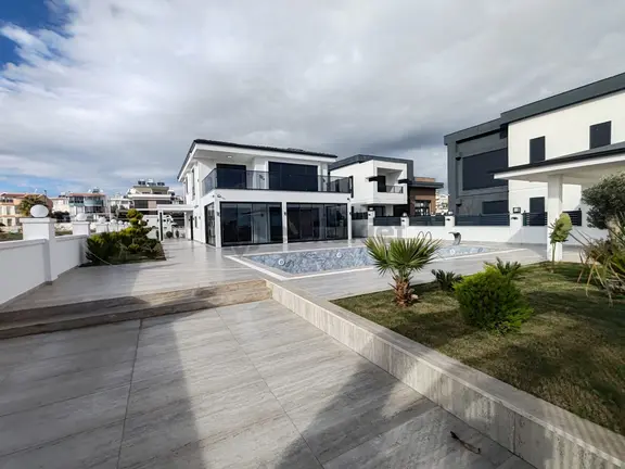 Didim Merkezde 4+1 Lüks Villa 600m2 Arsa İçinde 1