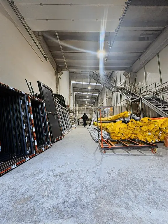 600 Metre 10 Metre Yükseklik Ofislerine Hazır Site İçerisinde 2