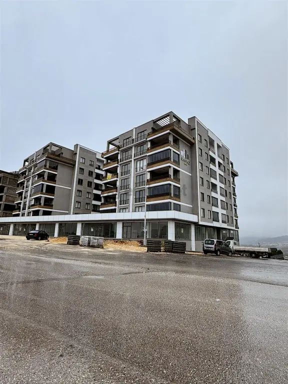 Kayapa Çamlık Bulvarı'nda İçten Bodrumlu Köşe Dükkan 2