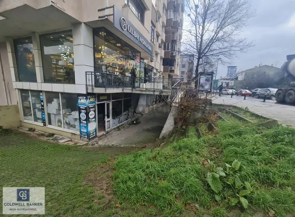 Libadiye Caddesi Üzerinde Satılık Dükkan 1