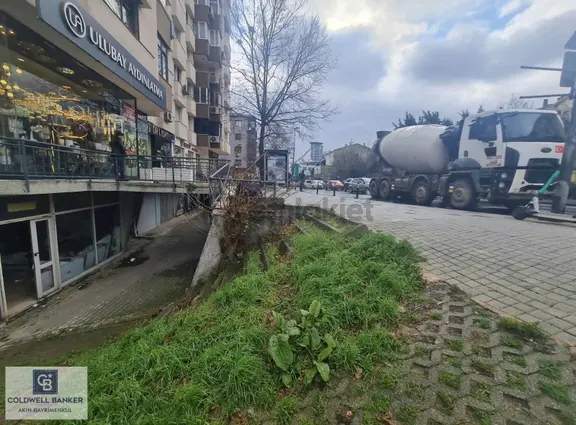Libadiye Caddesi Üzerinde Satılık Dükkan 2