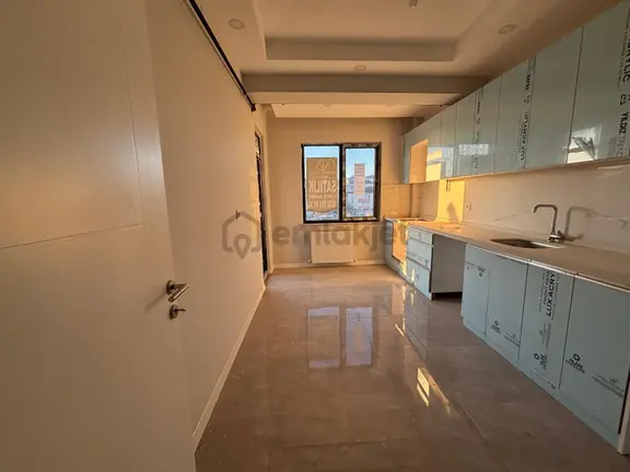 Tokay'dan3+1 136m2 Giyinme Odalı Perşembe Pazarının İçinde Daire 2