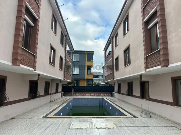 Karasu'da Kombili, Petekli Ve Havuzlu Site İçinde Ferah 2+1 1