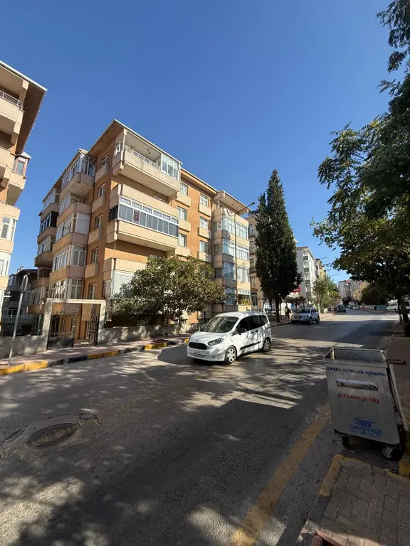 Ege Emlak'tan Kurtuluş Caddesi Üzeri Geniş 2+1 Daire 2