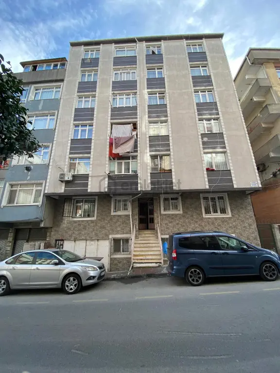 Remax'tan Bahçelievler'de Satılık 2+1 Hisseli Daire 1