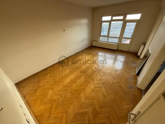 Atış Caddesi Yakını Katta Yapılı 3+1 1