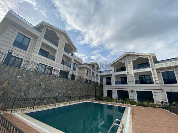 Gümüştepe'de Muhteşem Manzaralı 5+1 Triplex Villa 1