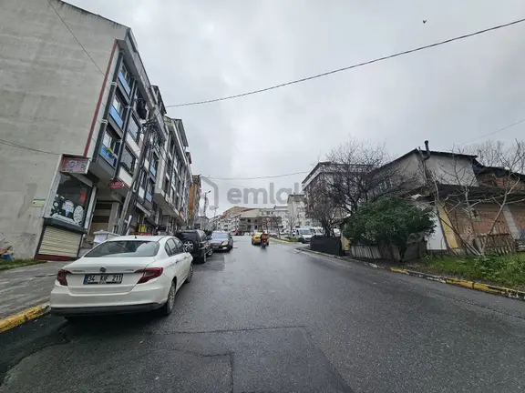 Kıraç - Beylikdüzü Cadde Üzeri 120 M² Kiralık Masrafsız Dükkan ! 2