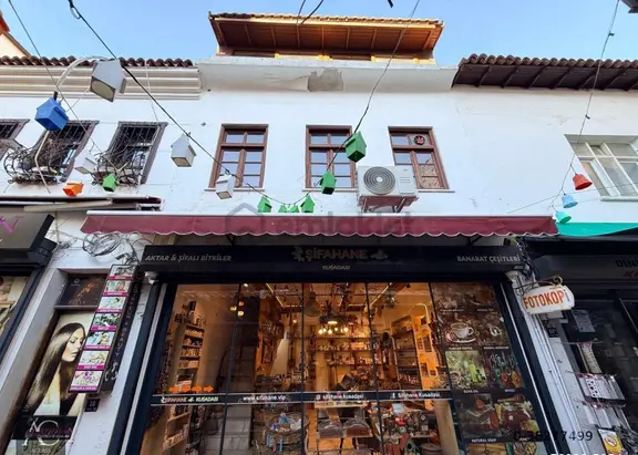 Aclass'dan Kusadası Çarşı İçerisinde Sahıle 50 M -satılık Masrafsız 3 Katlı İş Yeri (takasa Açık ) 1