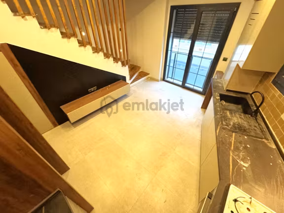Akçay Merkez'de Aygül'den Denize 50 Mt Sıfır Yerden Isıtmalı Şık Mimarili Teraslı 2+1satılık Dubleks 2