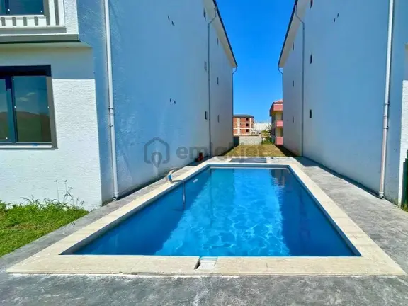 Karasu'da Sıfır 2+1 Havuzlu Sitede Kira Getirili Satılık Daire 2