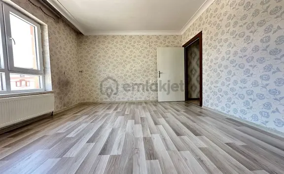 Başkent Caddesi Yakını Ara Kat Yapılı 3+1 2