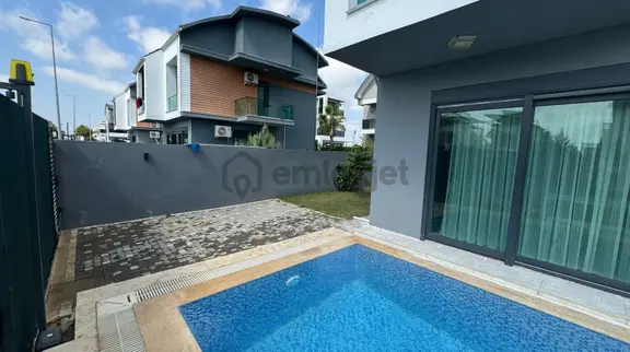 Kadriye'de 3+1 Müstakil Havuzlu Villa 300 M2 Arsa İçerisinde. 2