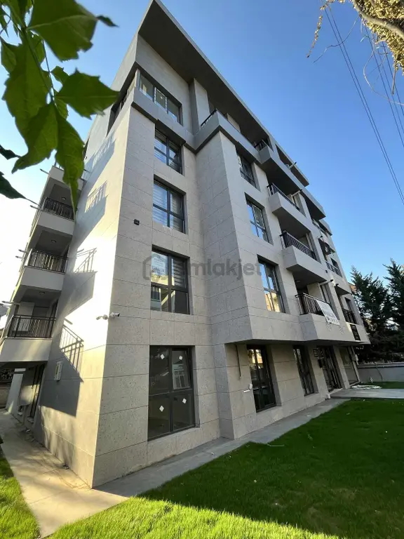 Cb Level'dan Beşevler Yıldırım Cad. Arakat 1+1 Eşyalı Daire 1