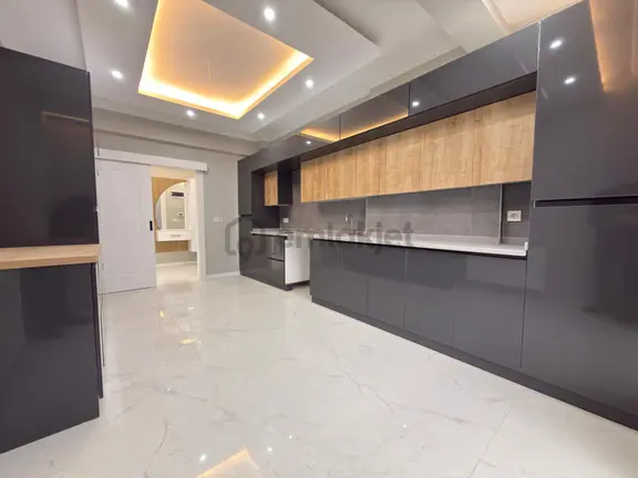 Cengiz Topel Mahallesi Site İçi 4+1 160 M2 5 Katlının Zemin Katı Sıfır Full 1