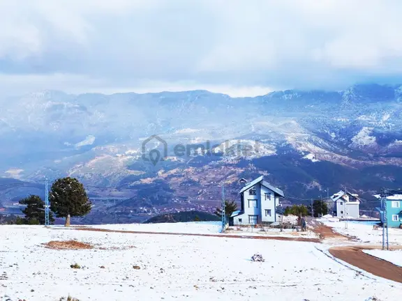 Kar Emlaktan Yenikonacık Bozkırlı Mevkiinde 360 M2 Satılık Arsa 1