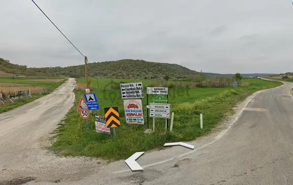Recep Ümit'ten Kızılinler Musaözü Köy Altı Mevkinde Satılık Yola Cepheli 957 M2 1. Sınıf Tarla 1