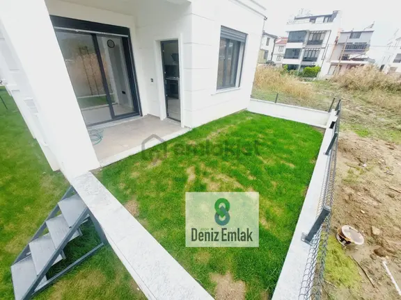 Denizden Akçayda Kendine Ait Bahçeli Satılık 2+1 Lüks Daire. 1