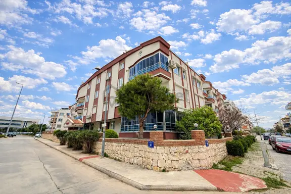 Didim Efelerde Satılık Havuzlu Sitede 3+1 Full Eşyalı Geniş Kat Dublexi 1