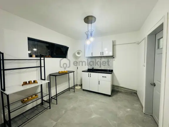 A Plus Gayrimenkulden Cadde Üstü Uygun Fiyat Satılık 2+1 Daire 1