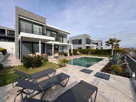 Muhteşem Lüks Deniz Manzaralı Önü Kapanmaz Villa 2